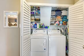 Canal-front Gem in Galveston: Fish, Crab & Unwind