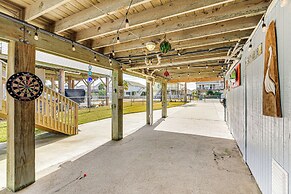 Canal-front Gem in Galveston: Fish, Crab & Unwind