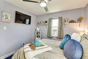 Canal-front Gem in Galveston: Fish, Crab & Unwind