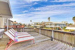 Canal-front Gem in Galveston: Fish, Crab & Unwind