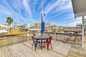 Canal-front Gem in Galveston: Fish, Crab & Unwind