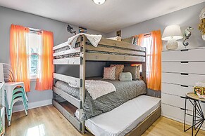 Canal-front Gem in Galveston: Fish, Crab & Unwind