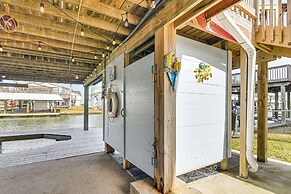 Canal-front Gem in Galveston: Fish, Crab & Unwind