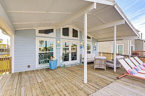 Canal-front Gem in Galveston: Fish, Crab & Unwind