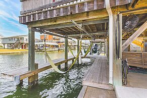Canal-front Gem in Galveston: Fish, Crab & Unwind