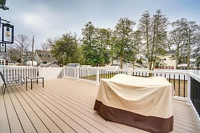 Steps to Sand: Villas Beach House w/ Decks!