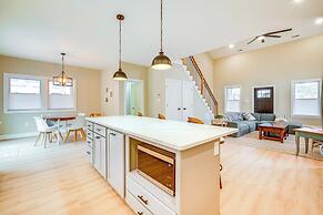 Steps to Sand: Villas Beach House w/ Decks!