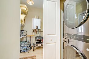 Steps to Sand: Villas Beach House w/ Decks!