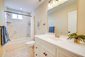 Steps to Sand: Villas Beach House w/ Decks!