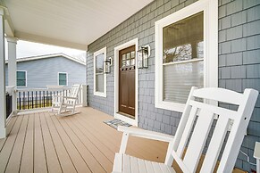 Steps to Sand: Villas Beach House w/ Decks!