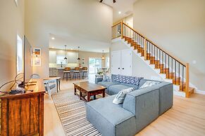 Steps to Sand: Villas Beach House w/ Decks!