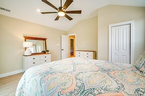 Steps to Sand: Villas Beach House w/ Decks!