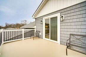 Steps to Sand: Villas Beach House w/ Decks!