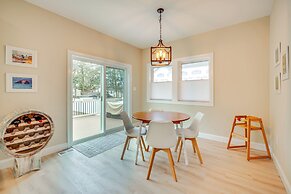 Steps to Sand: Villas Beach House w/ Decks!