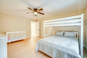 Steps to Sand: Villas Beach House w/ Decks!