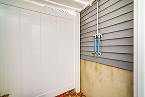 Steps to Sand: Villas Beach House w/ Decks!