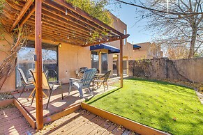 1 Mi to Unm: Convenient Albuquerque Townhome!