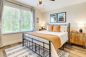 Ideal Location & Mountain Views: Chattanooga Home!