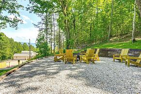 Ideal Location & Mountain Views: Chattanooga Home!
