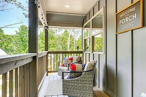 Ideal Location & Mountain Views: Chattanooga Home!