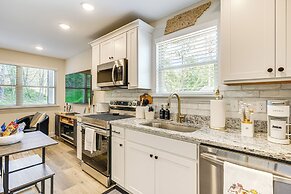 Ideal Location & Mountain Views: Chattanooga Home!