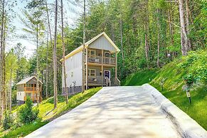 Ideal Location & Mountain Views: Chattanooga Home!