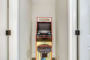 Ideal Location & Mountain Views: Chattanooga Home!