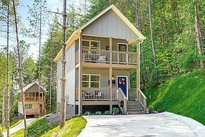 Ideal Location & Mountain Views: Chattanooga Home!