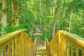 Ideal Location & Mountain Views: Chattanooga Home!