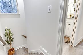 Ideal Location & Mountain Views: Chattanooga Home!