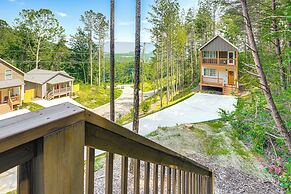 Ideal Location & Mountain Views: Chattanooga Home!