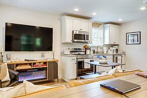 Ideal Location & Mountain Views: Chattanooga Home!