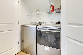 Ideal Location & Mountain Views: Chattanooga Home!