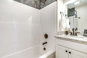 Ideal Location & Mountain Views: Chattanooga Home!