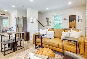 Ideal Location & Mountain Views: Chattanooga Home!