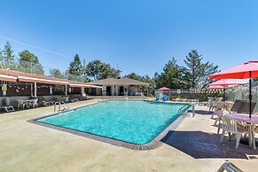 Access to Pine Mountain Lake: Family Cabin w/ Deck