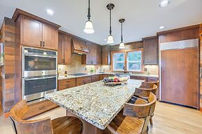 Gorgeous Home w/ Mt Rainier Views: 4 Mi to Poulsbo