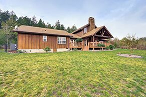Gorgeous Home w/ Mt Rainier Views: 4 Mi to Poulsbo