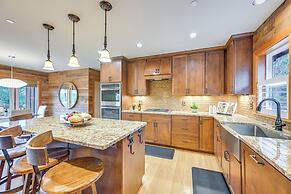 Gorgeous Home w/ Mt Rainier Views: 4 Mi to Poulsbo