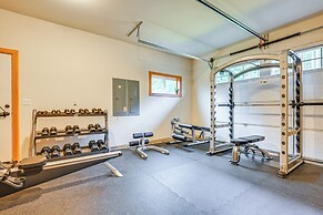 Gorgeous Home w/ Mt Rainier Views: 4 Mi to Poulsbo