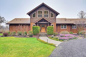 Gorgeous Home w/ Mt Rainier Views: 4 Mi to Poulsbo