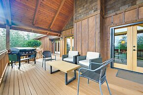 Gorgeous Home w/ Mt Rainier Views: 4 Mi to Poulsbo