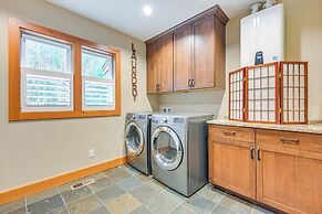 Gorgeous Home w/ Mt Rainier Views: 4 Mi to Poulsbo