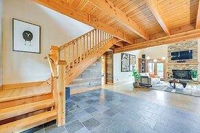 Gorgeous Home w/ Mt Rainier Views: 4 Mi to Poulsbo