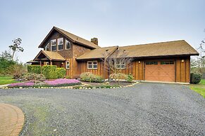 Gorgeous Home w/ Mt Rainier Views: 4 Mi to Poulsbo