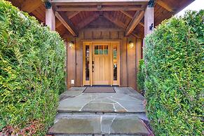 Gorgeous Home w/ Mt Rainier Views: 4 Mi to Poulsbo
