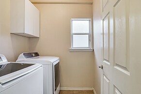 Fenced Yard & Grills: Peaceful El Paso Home!