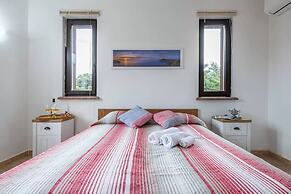 Amazing Detached Villa for 8 Guests Near Stintino