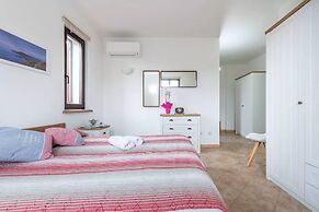 Amazing Detached Villa for 8 Guests Near Stintino