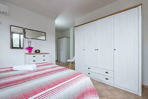 Amazing Detached Villa for 8 Guests Near Stintino